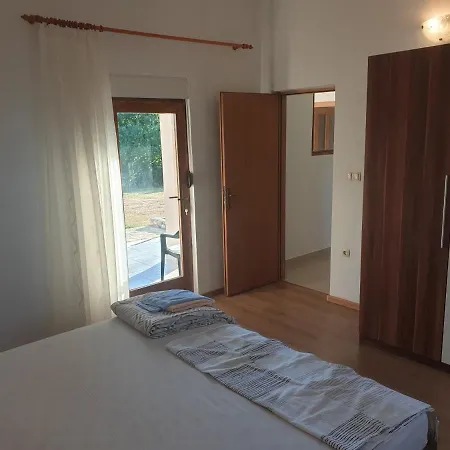Impeccable 2-bed House In Privlaka Croatia Ferienhaus *