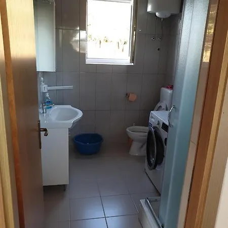 Impeccable 2-bed House In Privlaka Croatia Dom wakacyjny